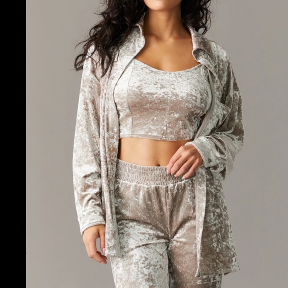 ⭐️ HOST PICK ⭐️ Brand New Ladies Playboy Tan Crushed Velour Shacket velvet soft - Picture 1 of 17